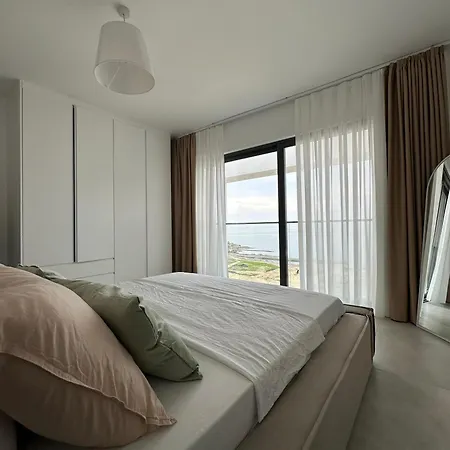 Penthouse I Sjokanten Pa Dejablue Daire Girne